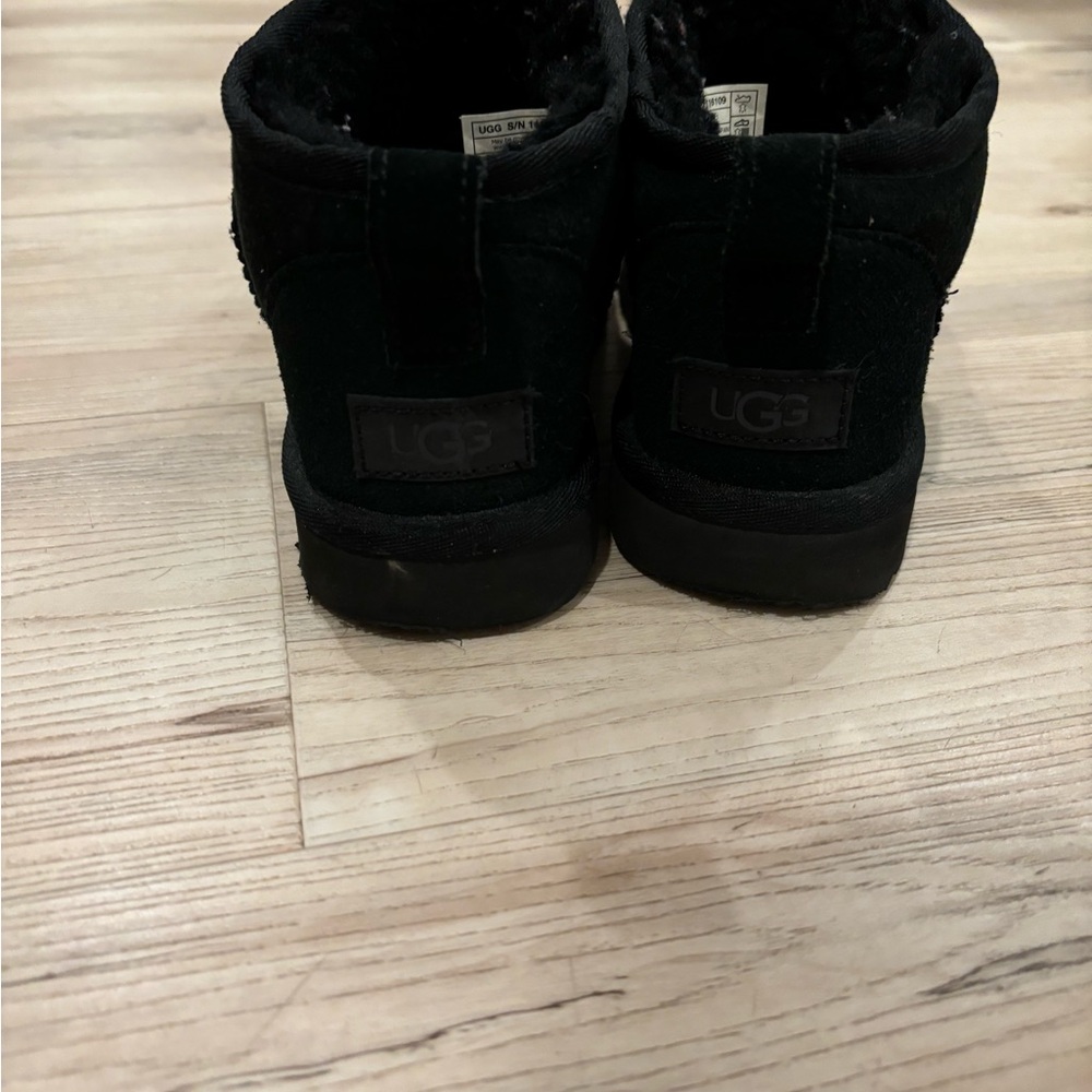 black ankle uggs - Picture 6 of 6